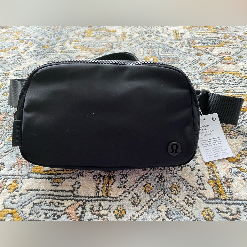 Lululemon Everywhere Black Belt Bag